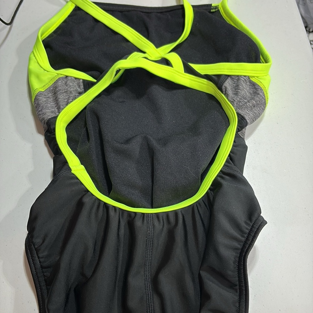 Speedo Relaunch Flyback Pro Swimsuit
In GREEN & BLACK
